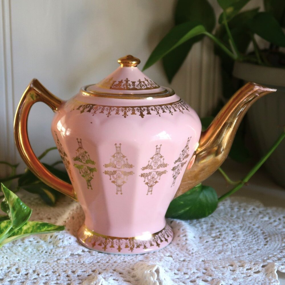Hall China ALBANY Teapot PINK GOLD LABEL Good condition Regencycore